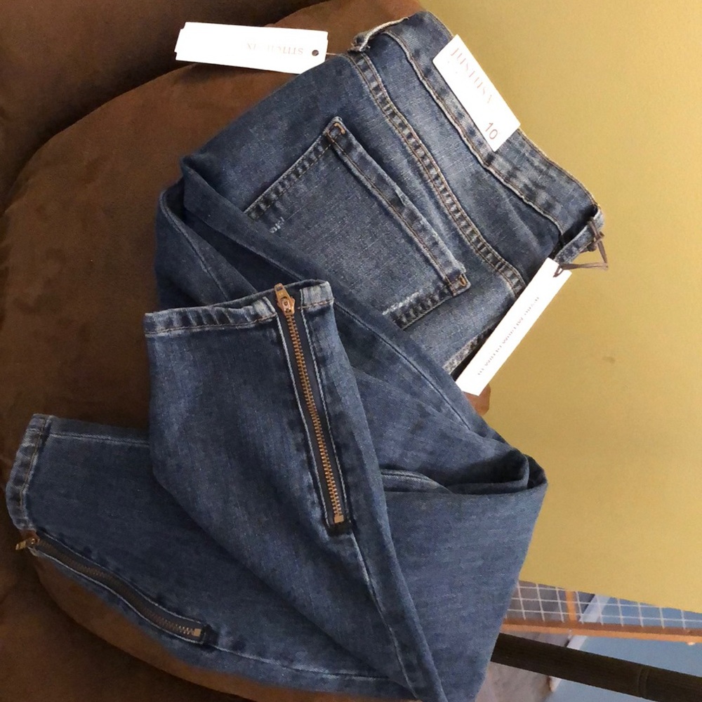 Just USA destroyed skinny with zipper hem.